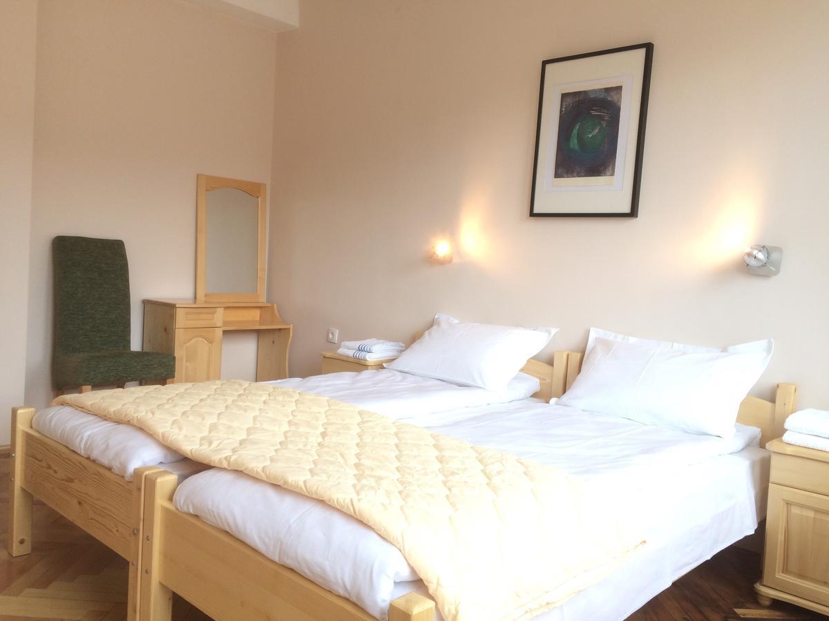 Hotel Hinovi Hvoyna Buitenkant foto